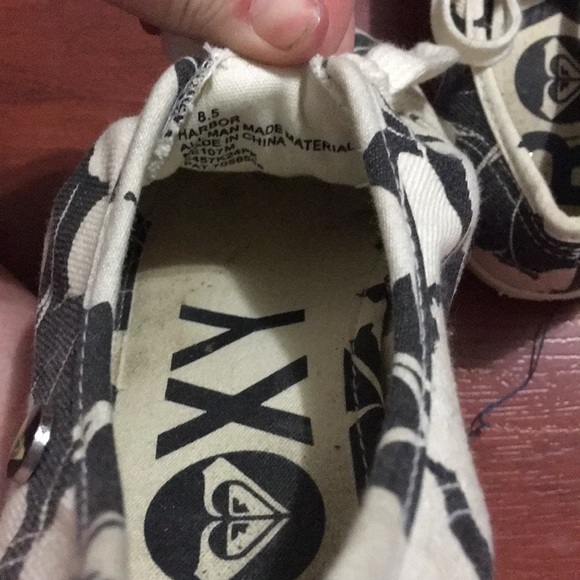 Cute Roxy shoes. - Picture 4 of 4
